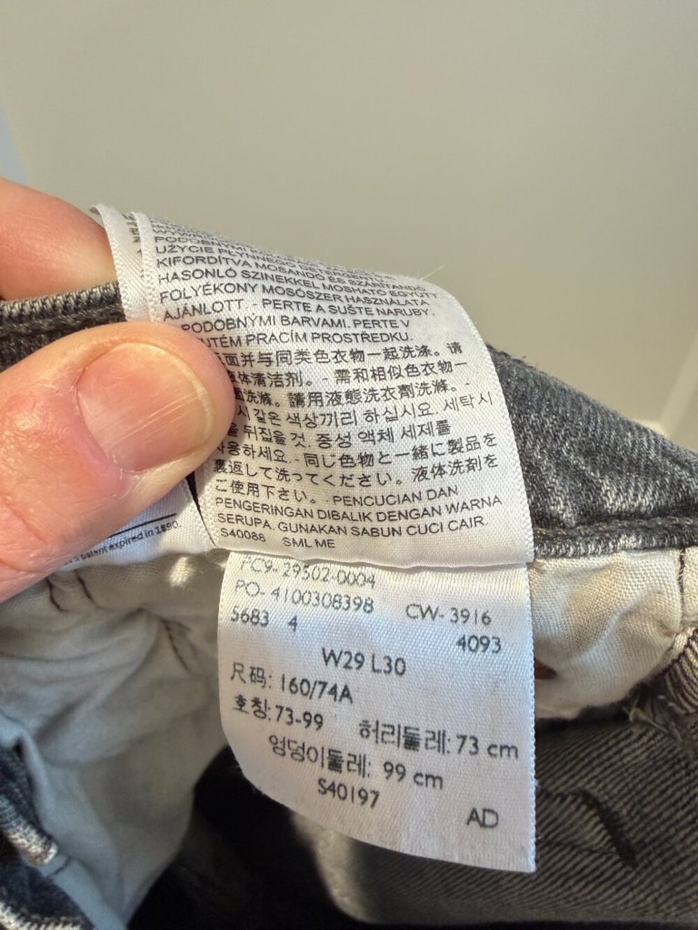 Levi's Distressed Black, Vintage skinny. The 501 Perfect Jean. Size 29 - Picture 4 of 7